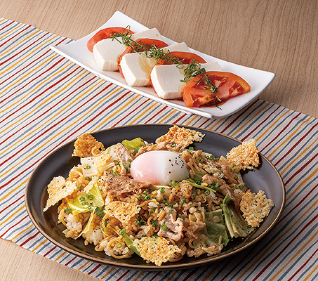 パリパリチーズの温玉そばめし