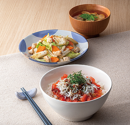トマトと梅だれのしらす丼
