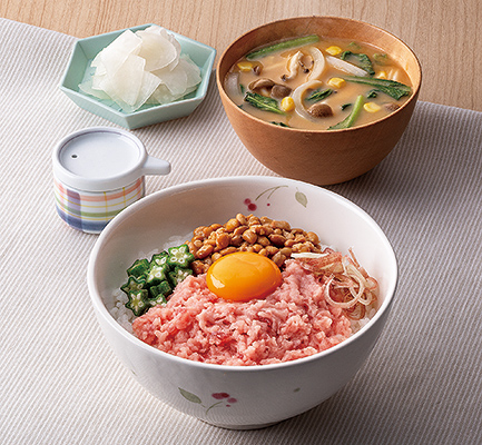 まぐろたたきのばくだん丼