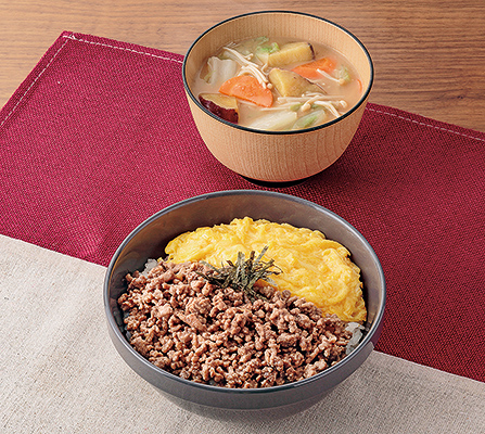 牛そぼろの二色丼